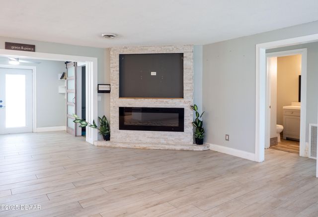 1735 S Palmetto Avenue, South Daytona, FL 32119