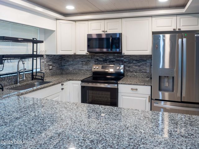 1735 S Palmetto Avenue, South Daytona, FL 32119