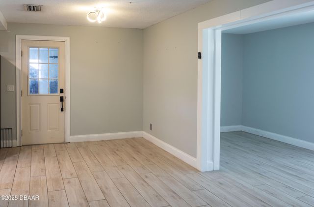 1735 S Palmetto Avenue, South Daytona, FL 32119