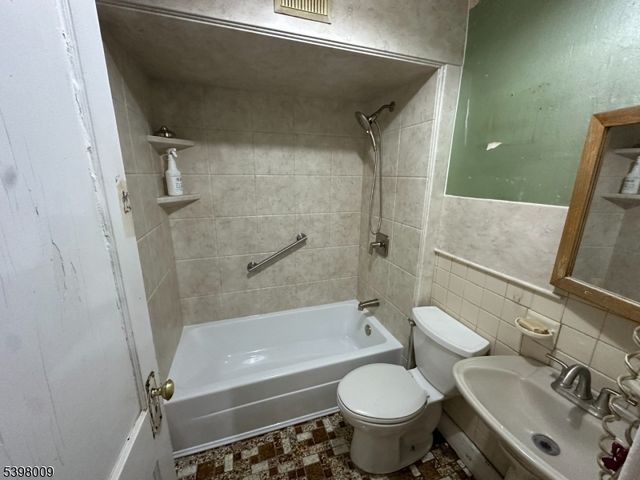 455 E Westfield Ave, Roselle Park Boro, NJ 07204