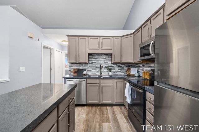 1391 Quarterline Cmns, Holland City, MI 49423