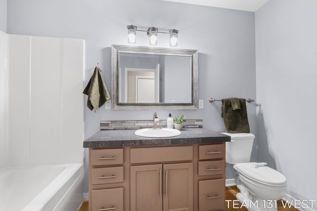 1391 Quarterline Cmns, Holland City, MI 49423