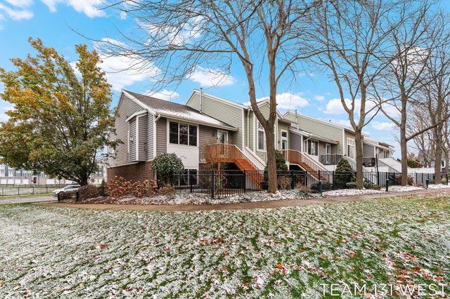 1391 Quarterline Cmns, Holland City, MI 49423