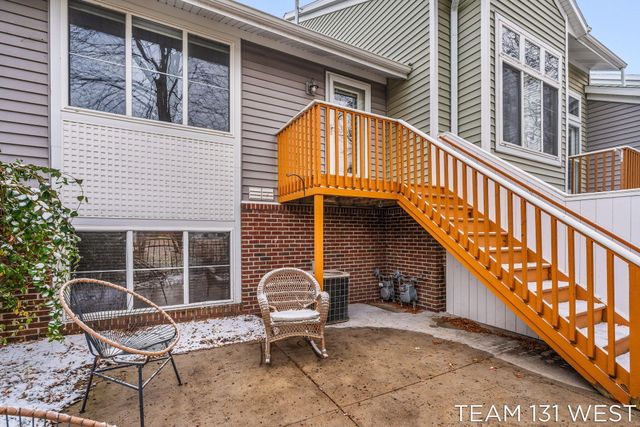 1391 Quarterline Cmns, Holland City, MI 49423