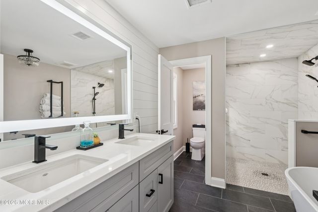 6 Lagoon Drive W, Toms River, NJ 08753