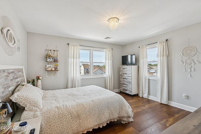 6 Lagoon Drive W, Toms River, NJ 08753