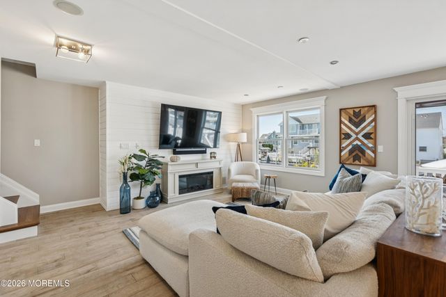 6 Lagoon Drive W, Toms River, NJ 08753