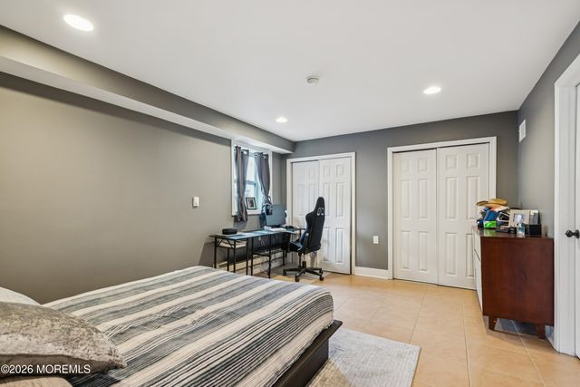 6 Lagoon Drive W, Toms River, NJ 08753