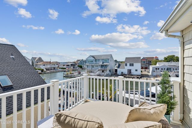 6 Lagoon Drive W, Toms River, NJ 08753