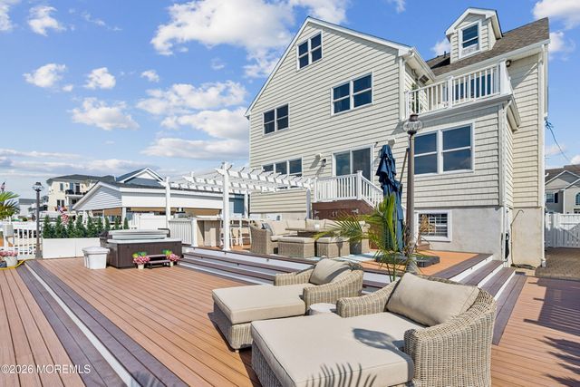 6 Lagoon Drive W, Toms River, NJ 08753