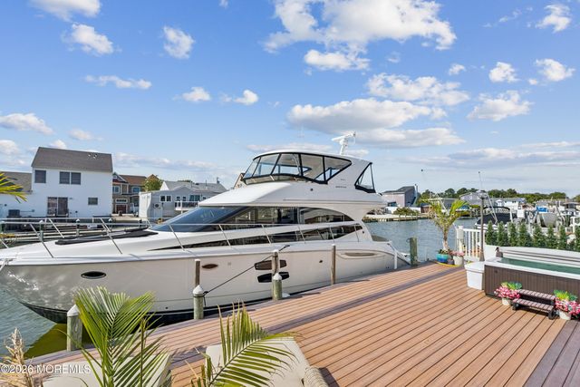6 Lagoon Drive W, Toms River, NJ 08753