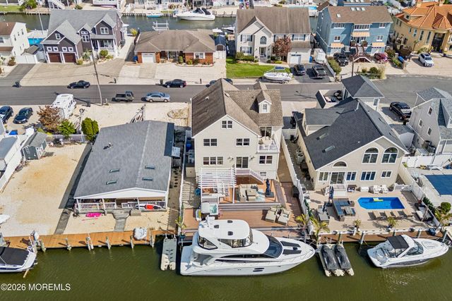 6 Lagoon Drive W, Toms River, NJ 08753