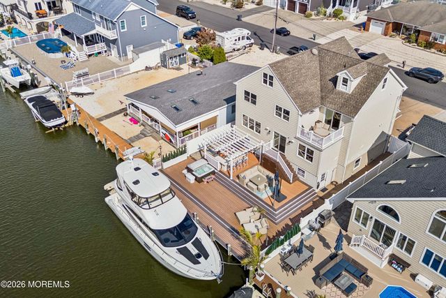 6 Lagoon Drive W, Toms River, NJ 08753