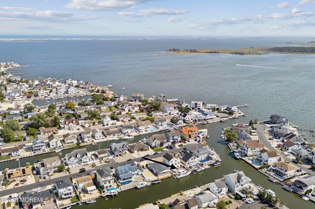 6 Lagoon Drive W, Toms River, NJ 08753