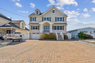6 Lagoon Drive W, Toms River, NJ 08753