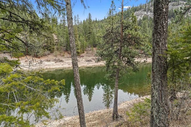 40 First Thought Loop, Kettle Falls, WA 99141