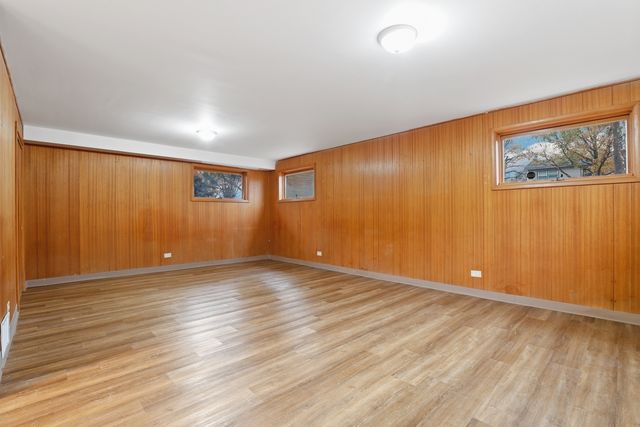 1034 Central Park Avenue, Flossmoor, IL 60422