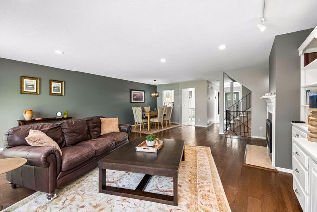 1092 Ivy Hill Drive, Mendota Heights, MN 55118
