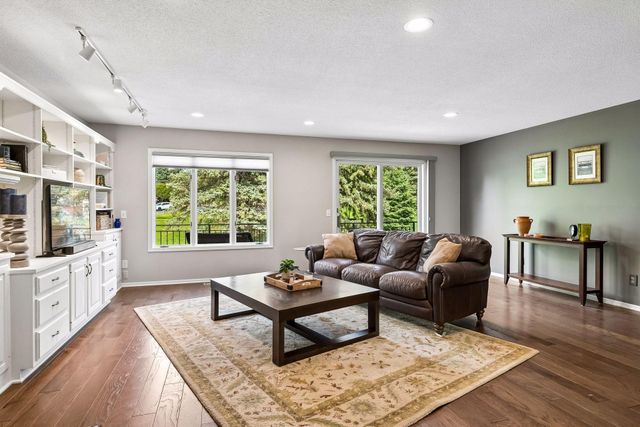 1092 Ivy Hill Drive, Mendota Heights, MN 55118