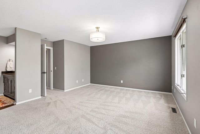1092 Ivy Hill Drive, Mendota Heights, MN 55118