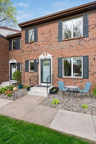 1092 Ivy Hill Drive, Mendota Heights, MN 55118