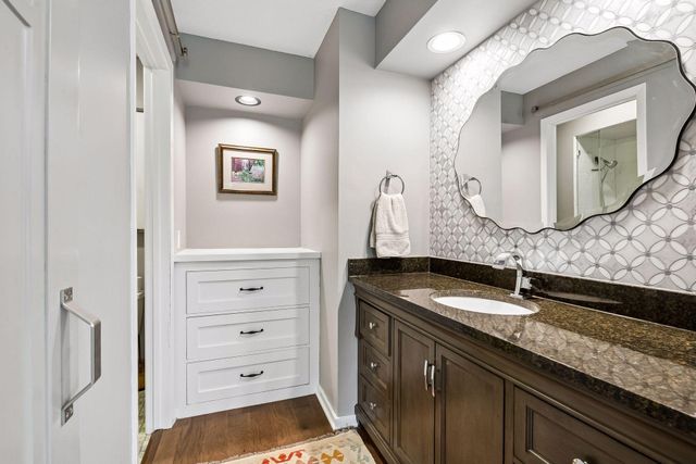 1092 Ivy Hill Drive, Mendota Heights, MN 55118