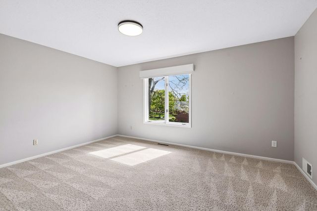 1092 Ivy Hill Drive, Mendota Heights, MN 55118