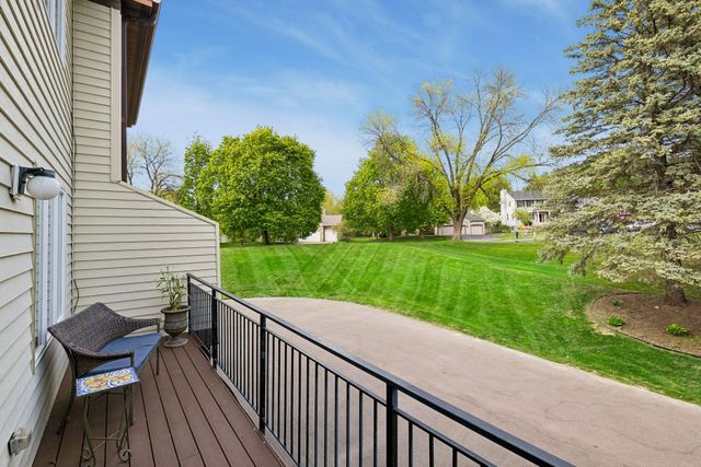 1092 Ivy Hill Drive, Mendota Heights, MN 55118