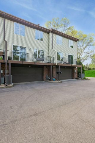 1092 Ivy Hill Drive, Mendota Heights, MN 55118