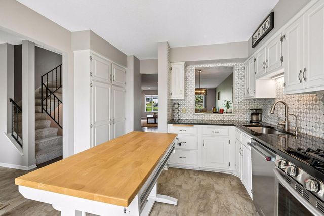 1092 Ivy Hill Drive, Mendota Heights, MN 55118