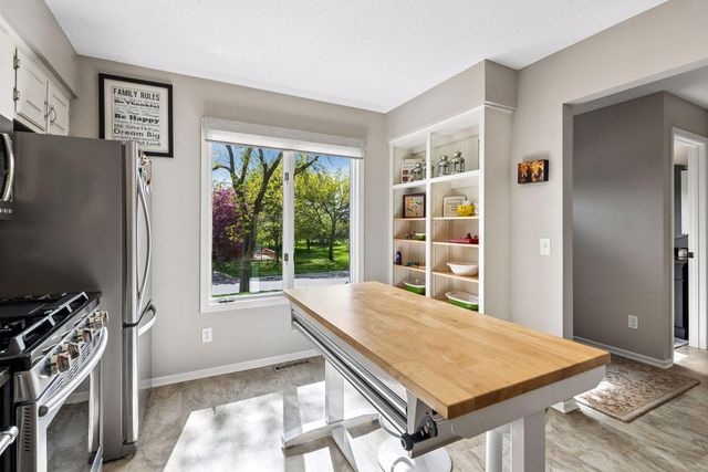 1092 Ivy Hill Drive, Mendota Heights, MN 55118
