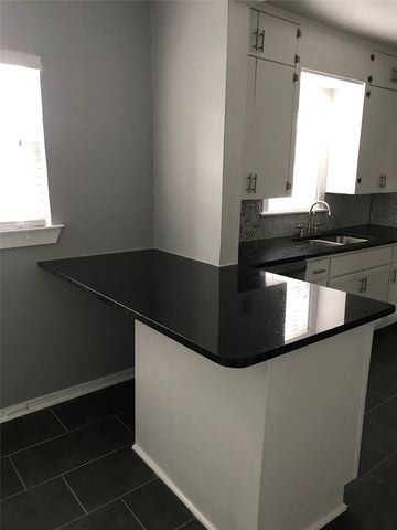 1401 Hurley Avenue, Fort Worth, TX 76104