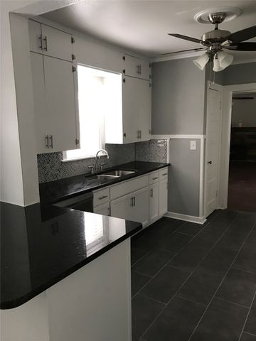 1401 Hurley Avenue, Fort Worth, TX 76104