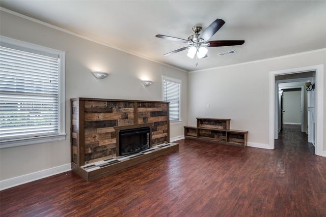 1401 Hurley Avenue, Fort Worth, TX 76104