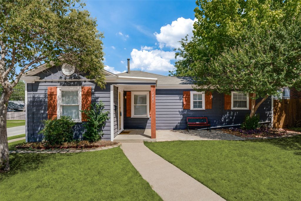 1401 Hurley Avenue, Fort Worth, TX 76104