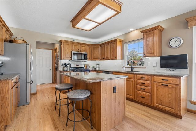 1955 Charleston Drive, Marion, IA 52302