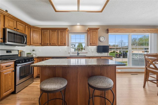 1955 Charleston Drive, Marion, IA 52302