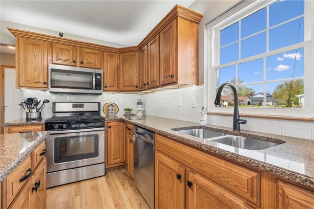 1955 Charleston Drive, Marion, IA 52302