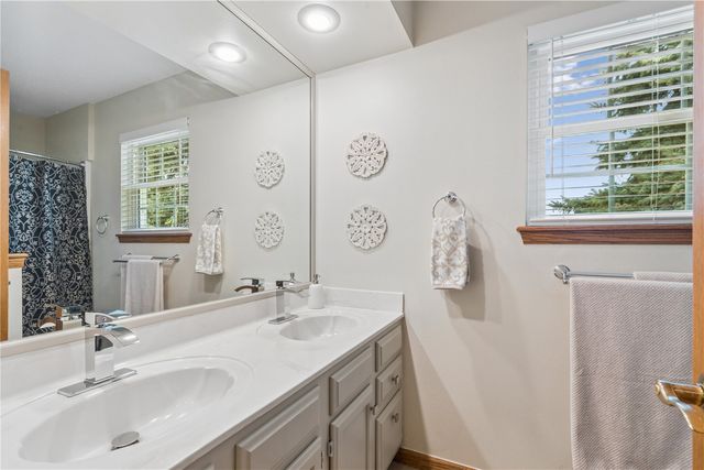 1955 Charleston Drive, Marion, IA 52302