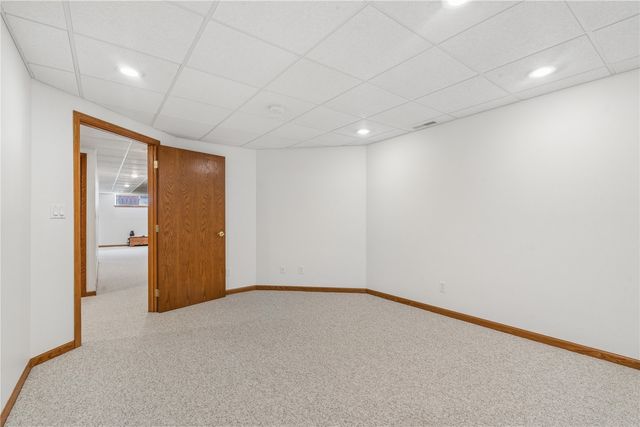 1955 Charleston Drive, Marion, IA 52302