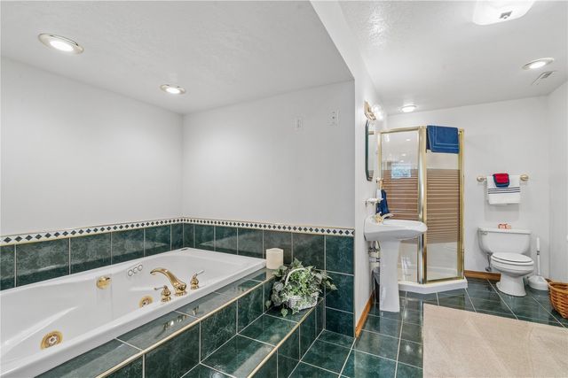 1955 Charleston Drive, Marion, IA 52302
