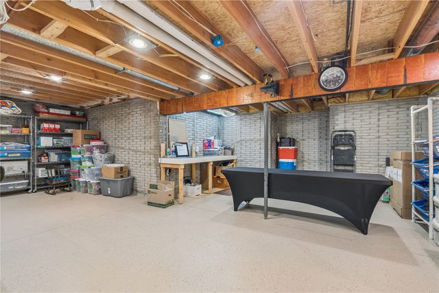 1955 Charleston Drive, Marion, IA 52302