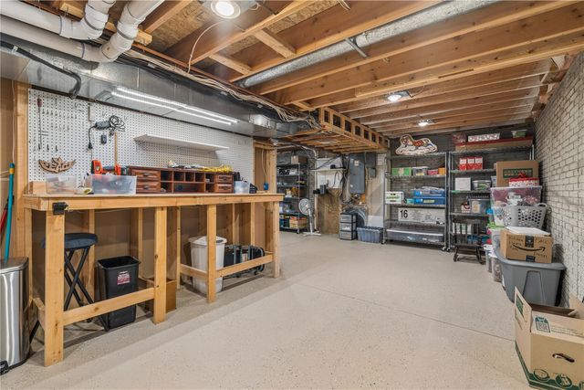 1955 Charleston Drive, Marion, IA 52302