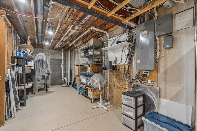 1955 Charleston Drive, Marion, IA 52302
