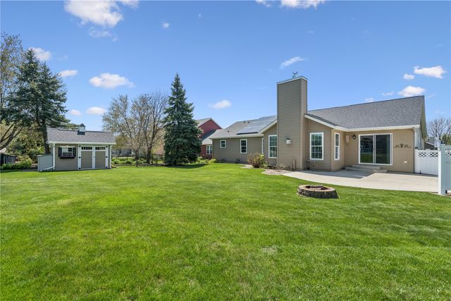 1955 Charleston Drive, Marion, IA 52302