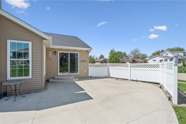 1955 Charleston Drive, Marion, IA 52302