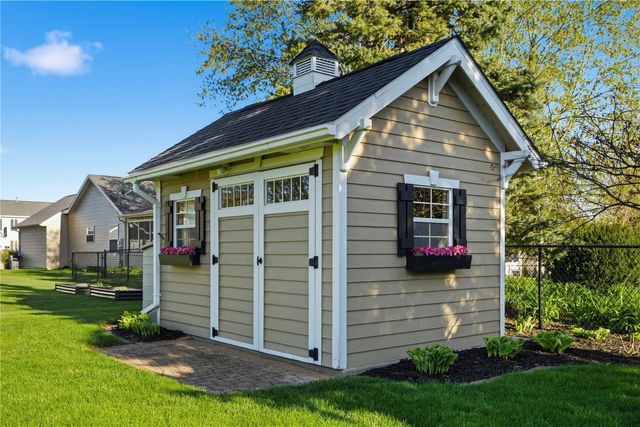 1955 Charleston Drive, Marion, IA 52302