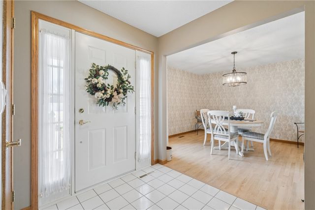 1955 Charleston Drive, Marion, IA 52302
