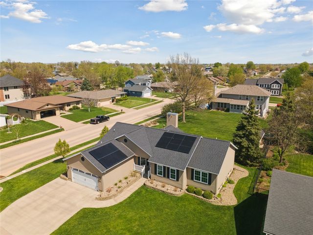 1955 Charleston Drive, Marion, IA 52302