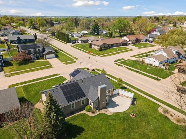 1955 Charleston Drive, Marion, IA 52302